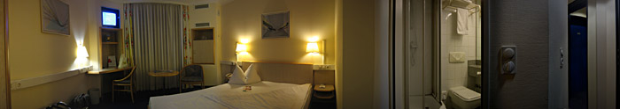 Zimmer 224 im InterCity Hotel Frankfurt; Bild größerklickbar